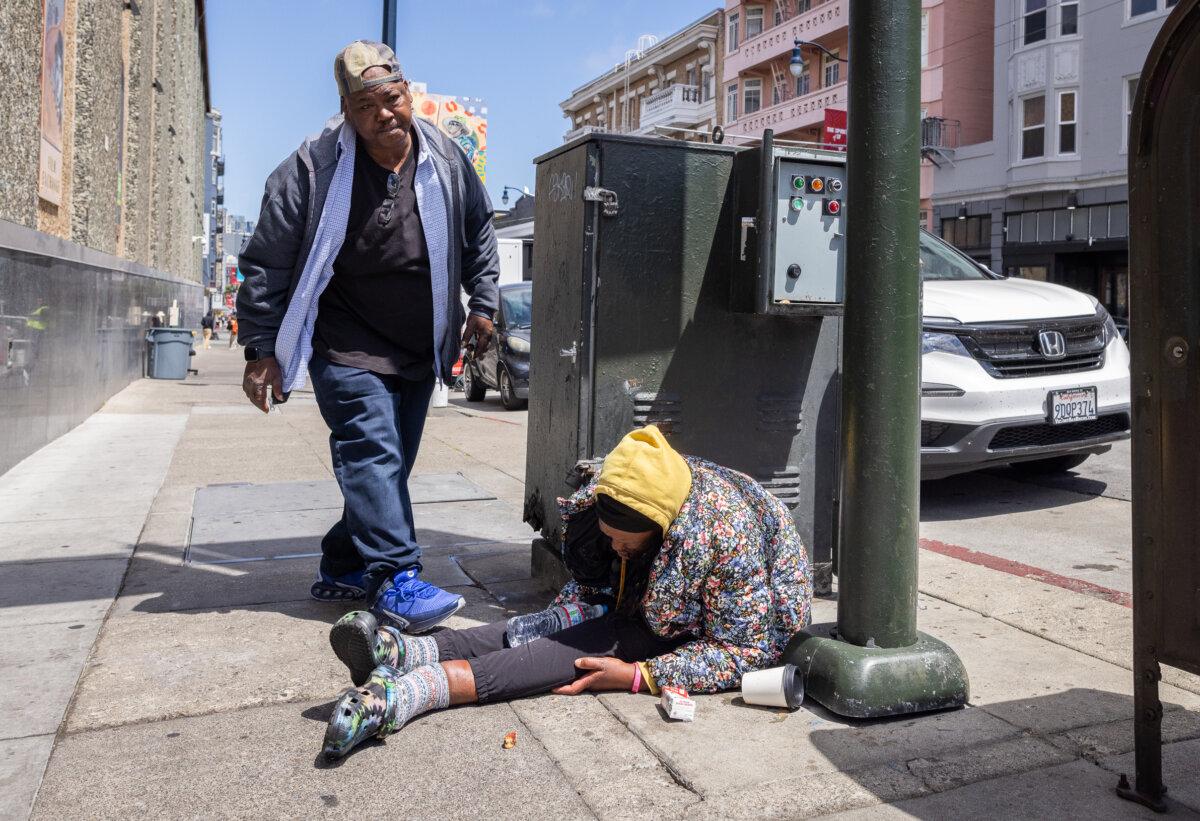 JJ Smith checks the happiness of homeless drug addicts in San Francisco's Tenderloin District on May 16, 2024 (John Fredrick/Epoch Times)