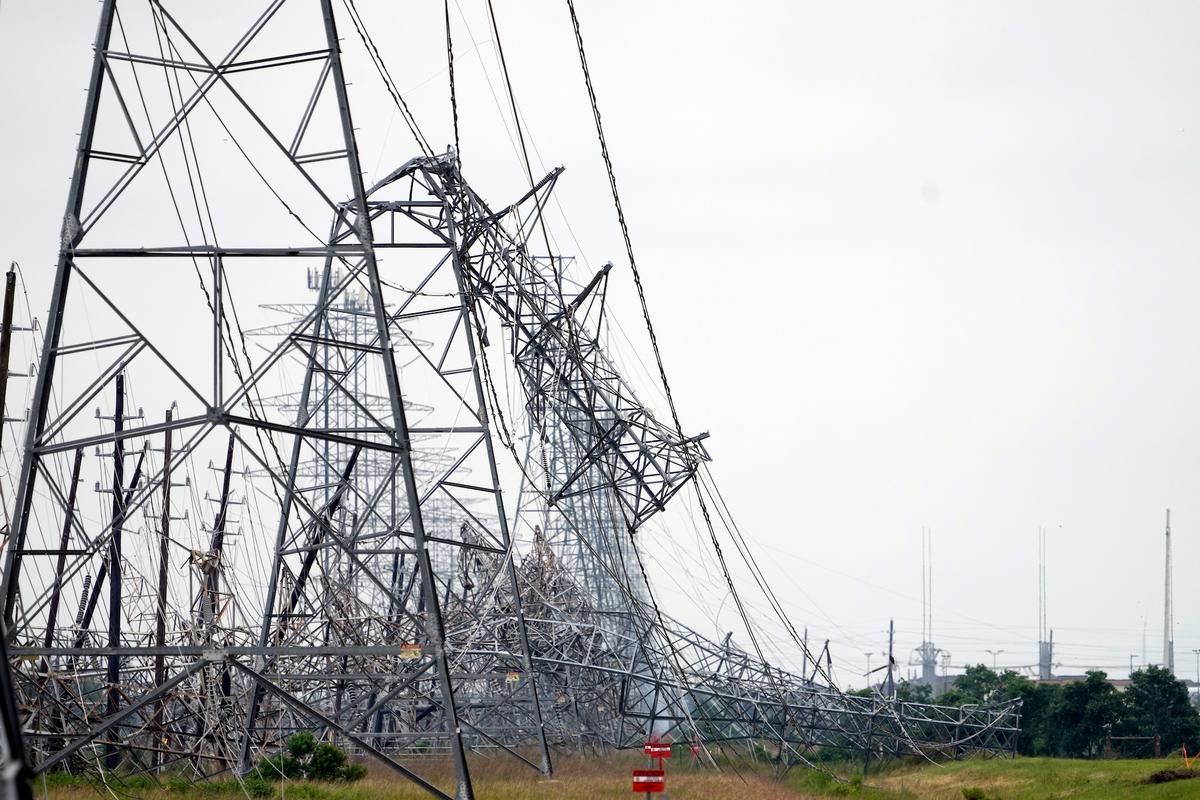 Thousands Without Power in Houston as Thunderstorms Roll Through Texas Toward Southeastern US
