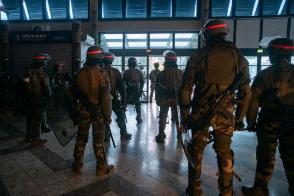French soldiers of the 8th Marine Infantry Regiment (8e RIMa) secure the Magenta airport in Noumea, France's Pacific territory of New Caledonia, on May 17, 2024. (Delphine Mayeur/AFP via Getty Images)