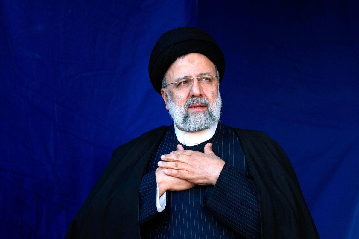 Helicopter Carrying Iranian President Crashes | USNN World News Iranian President Ebrahim Raisi places his hands on his heart as a gesture of respect to the crowd during the funeral ceremony for the victims of a bomb explosion in the city of Kerman, Iran, on Jan. 5, 2024. (Vahid Salemi/AP Photo)