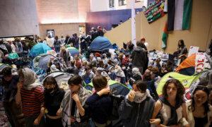 Melbourne University Issues Warning to Pro-Palestinian Student Encampment