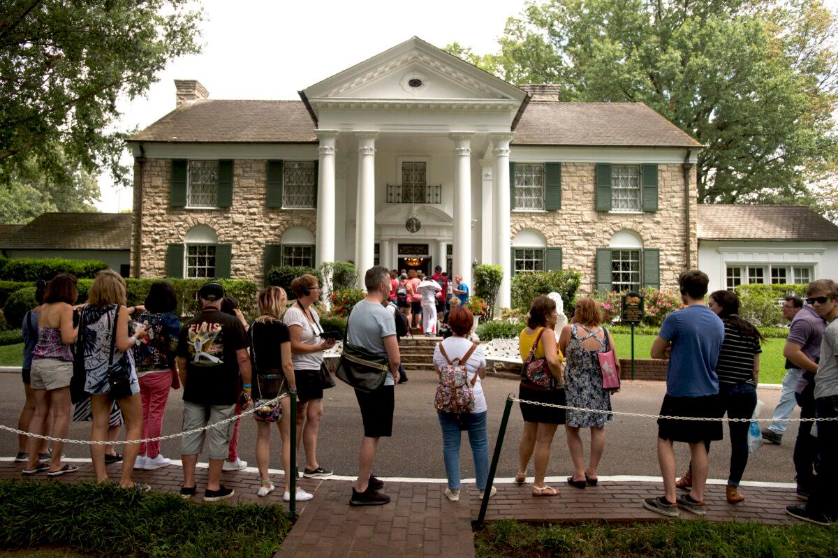 Fans wait in line outside Graceland in Memphis, Tenn., on Aug. 15, 2017. (Brandon Dill/AP Photo)
