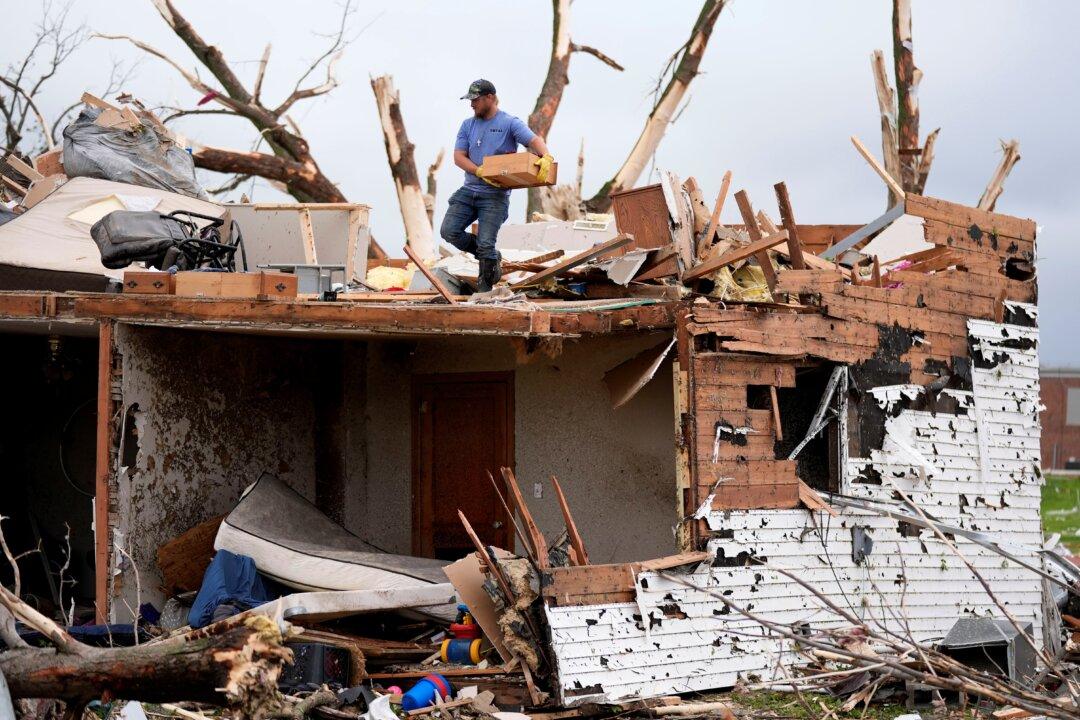 5 Dead and at Least 35 Injured as Tornadoes Ripped Through Iowa, Officials Say