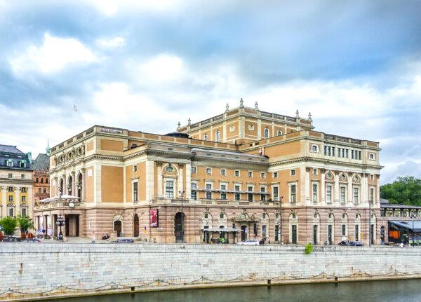 Royal Swedish Opera, Stockholm, where Lind sang some of her early roles. (<span class="mw-mmv-author"><a title="User:FFswe" href="https://commons.wikimedia.org/wiki/User:FFswe">Frankie Fouganthin</a></span> /<a href="https://creativecommons.org/licenses/by-sa/4.0/">CC BY-SA 4.0</a>)