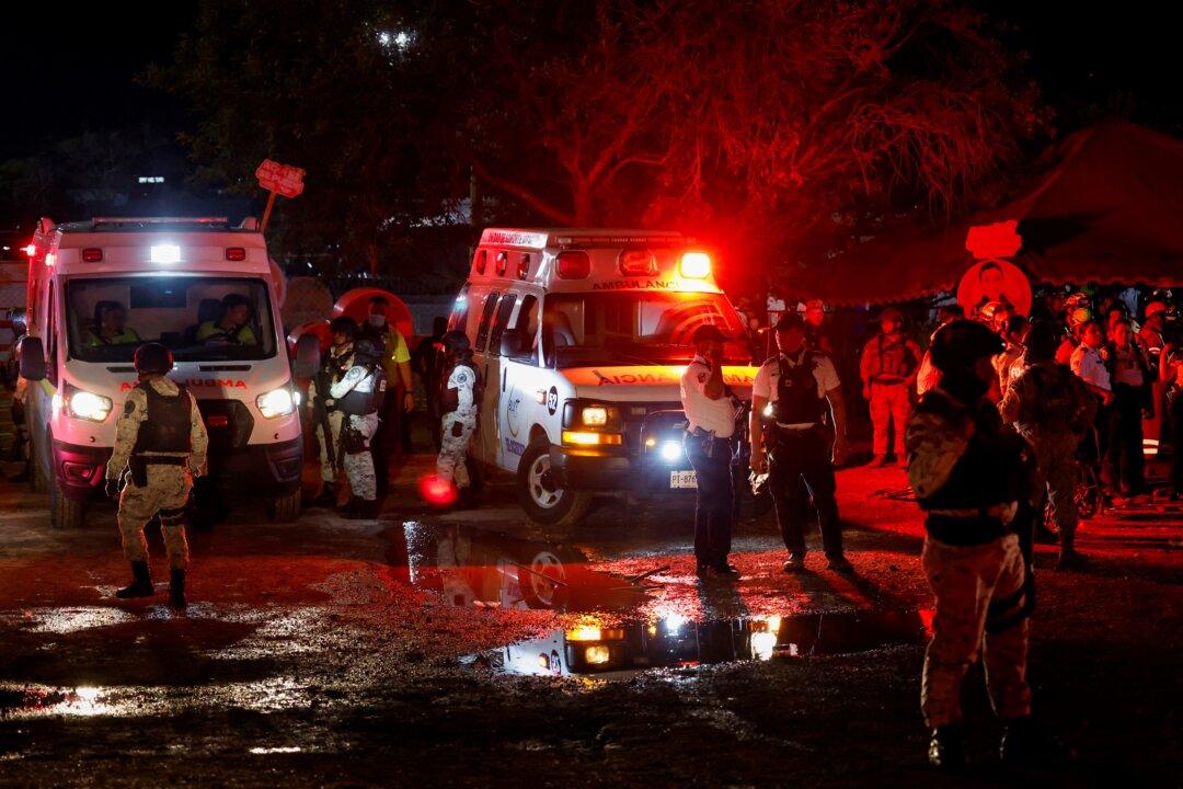9 Killed in Mexico Stage Collapse at Campaign Event