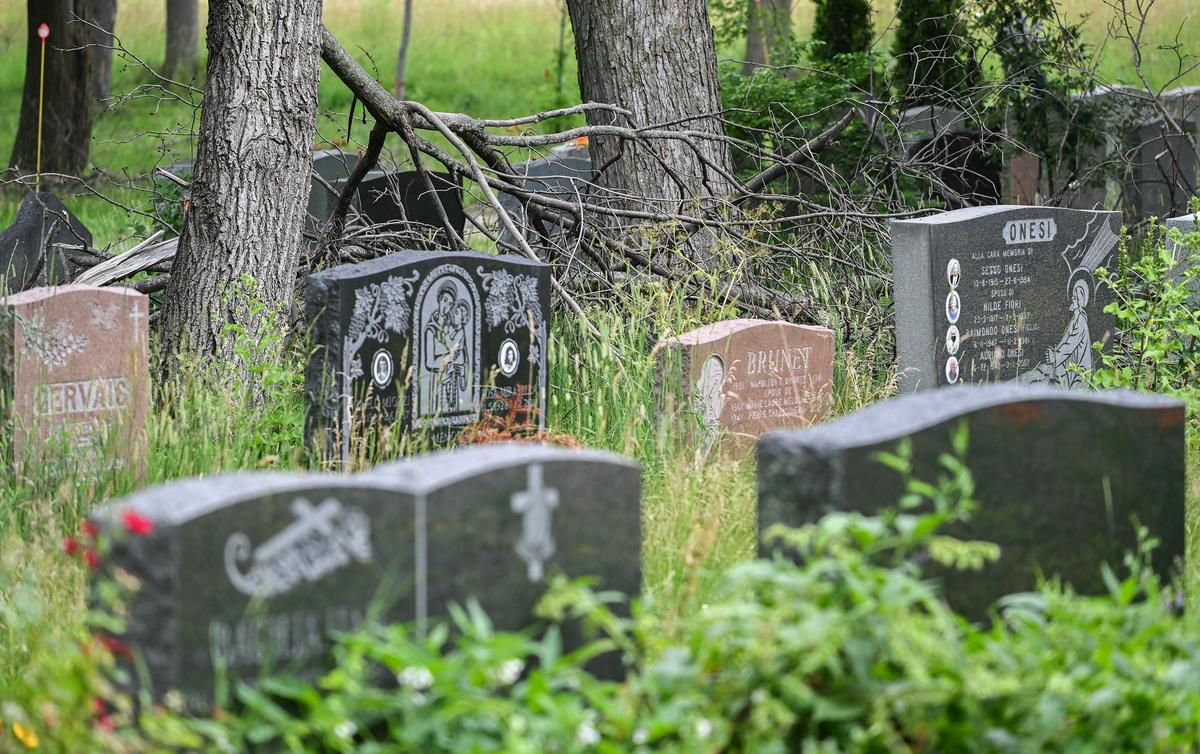 After Cemetery Strike, Grieving Montreal Families Still Waiting to Bury Loved Ones