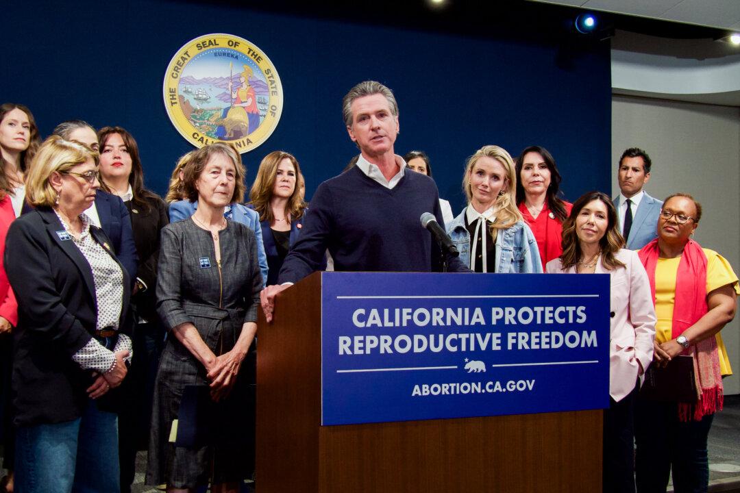 Gov. Newsom Signs Bill Allowing Arizona Doctors to Provide Abortions in California