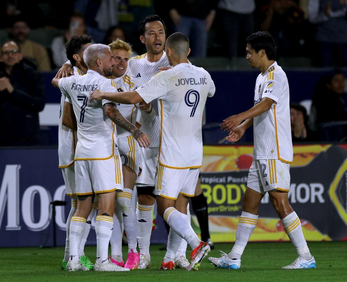 Riqui Puig Pushes Galaxy Past Dynamo 2–1