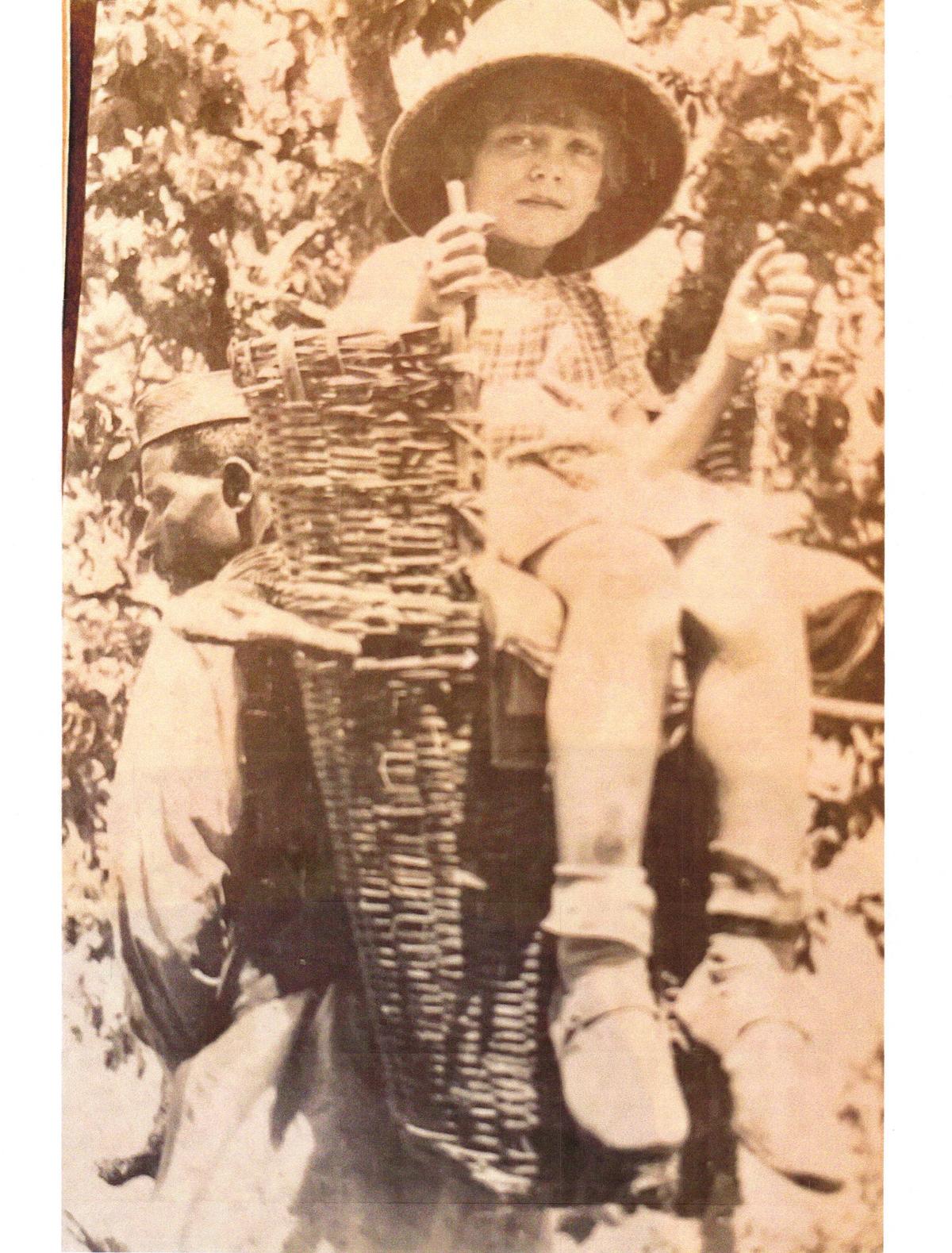 インドで過ごした子供時代のマクガリー夫人。(グラディス・マクガリー提供)