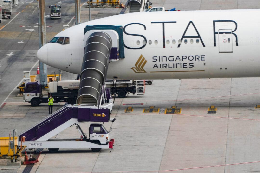 Singapore Airlines Jet Endured Huge Swings in Gravitational Force During Turbulence, Report Says