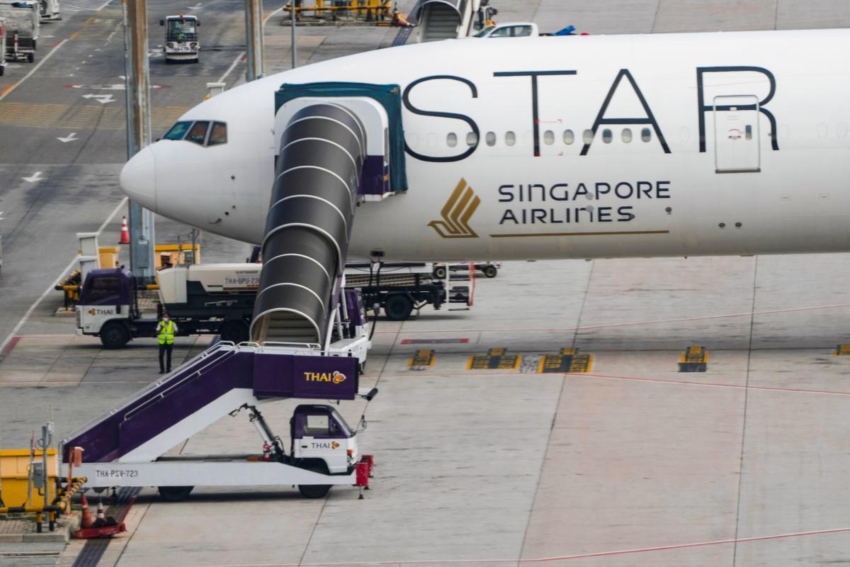 Singapore Airlines Jet Endured Huge Swings in Gravitational Force During Turbulence, Report Says