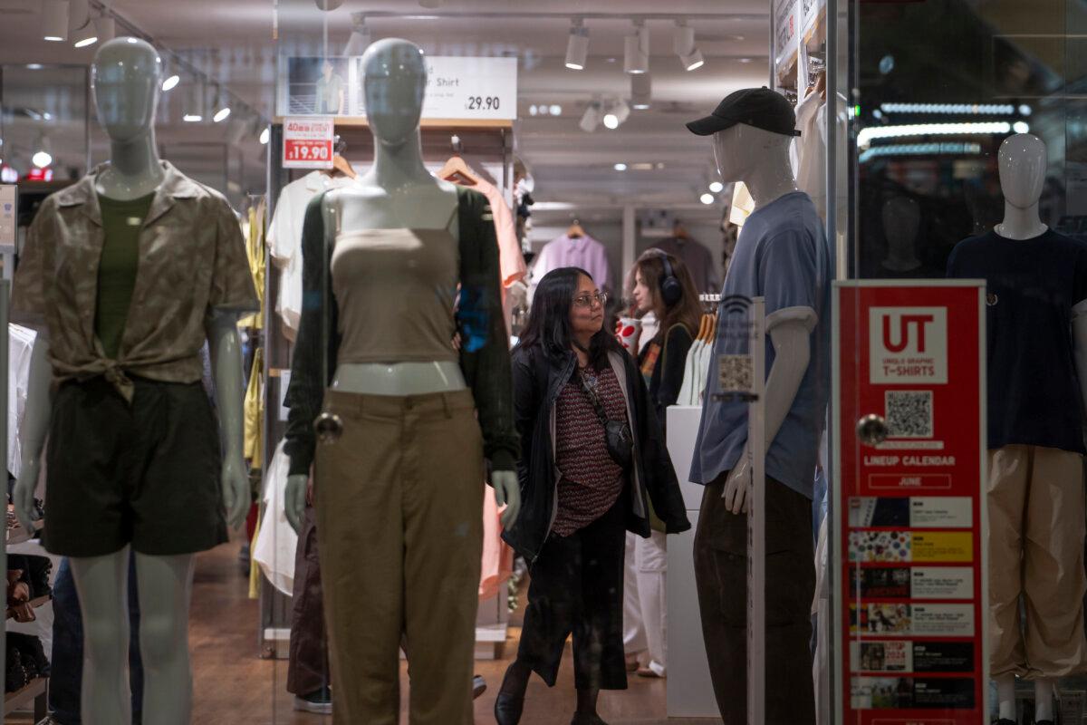 People shop at a clothing store in Washington on May 29, 2024. (Madalina Vasiliu/The Epoch Times)