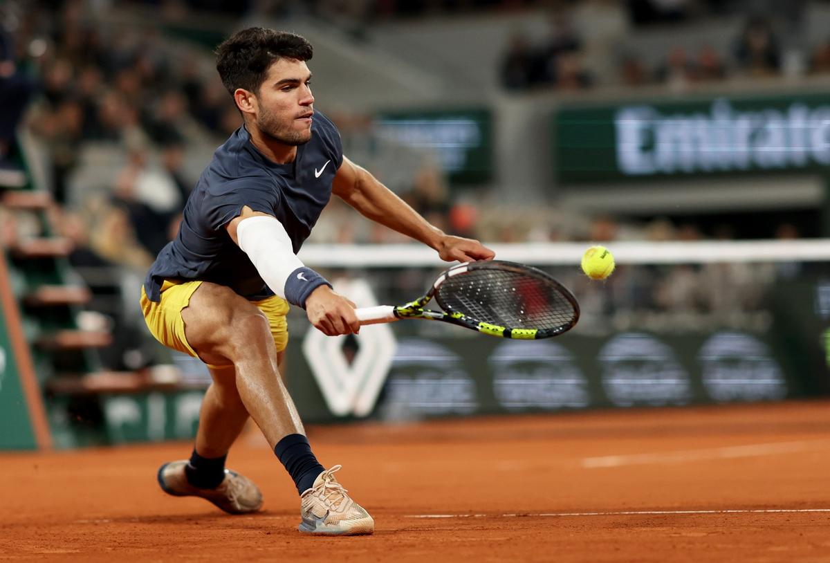 Alcaraz Brilliant in Win Over Korda to Book French Open Fourth-Round Spot