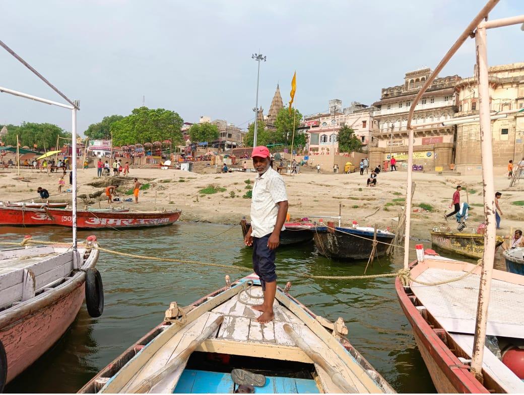 Boat driver Raju Sahni, at Assi Ghat on the Ganges river, in Varanasi, the constituency of Indian Prime Minister Narendra Modi, on June 1, 2024. (Venus Upadhayaya/The Epoch Times)