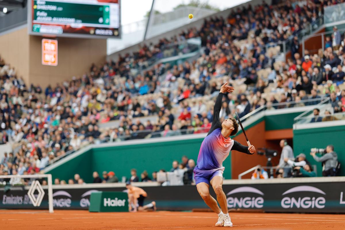 Ben Shelton’s Painful Shoulder and Slower Serve Speeds Hurt During a French Open Loss