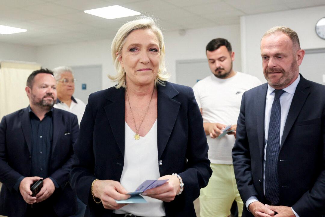 Right Wing Projected to Win 1st Round of French Parliamentary Elections