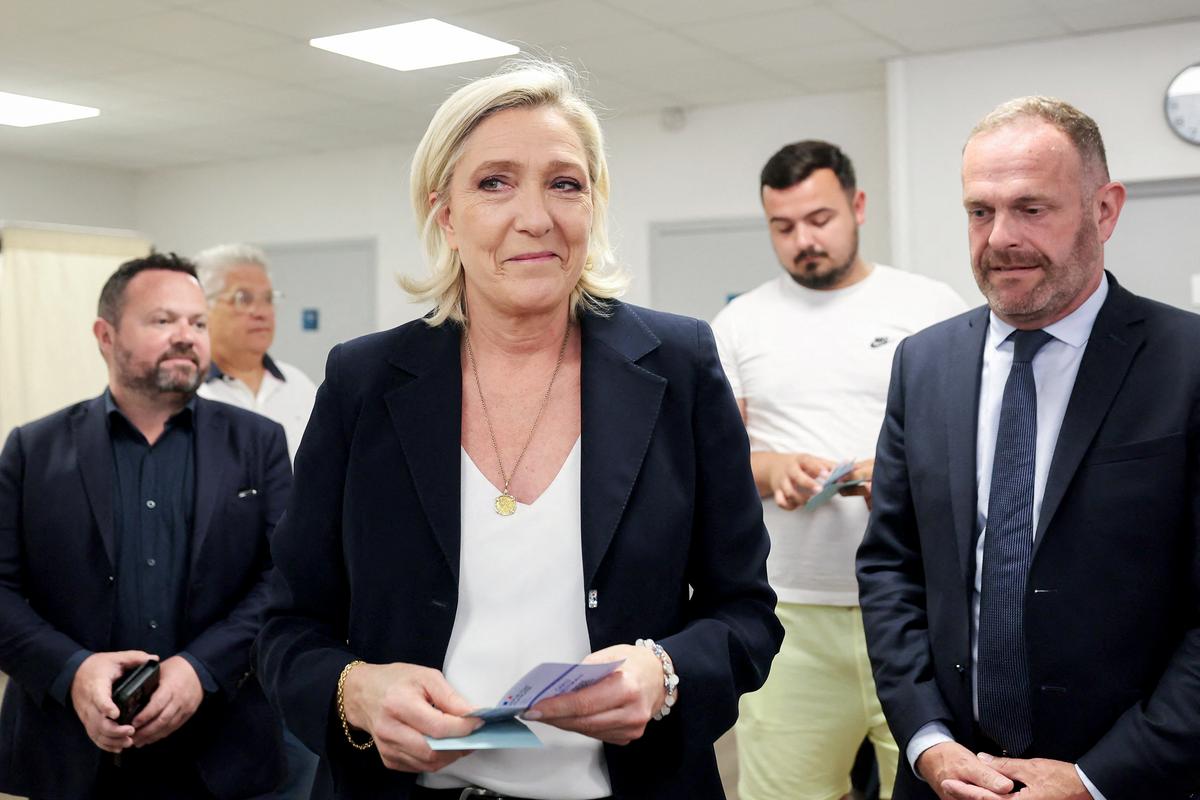 Right Wing Projected to Win 1st Round of French Parliamentary Elections