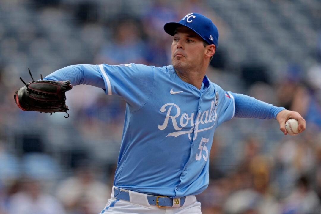 Loftin Gives Royals Walk-Off Victory Over Padres