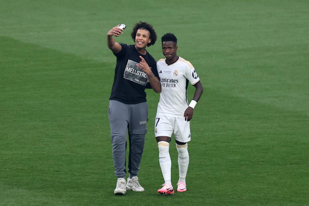 3 Accused of Invading Champions League Pitch Advertising Russian Vlogger