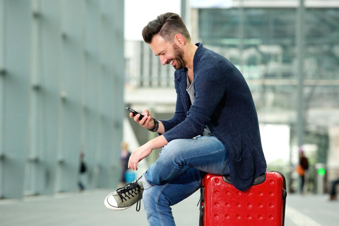Ways to Save Big on Your Phone Bill When Traveling Abroad
