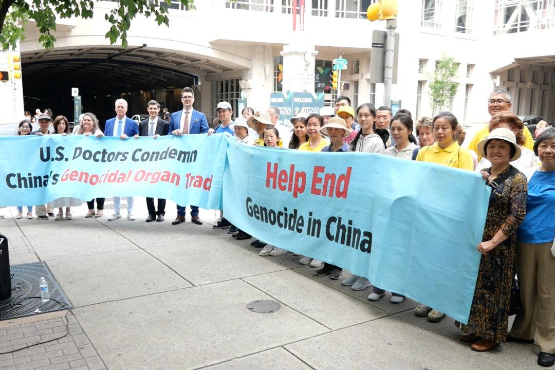 Philadelphia Rally Outside American Transplant Congress Calls to End Forced Organ Harvesting in China