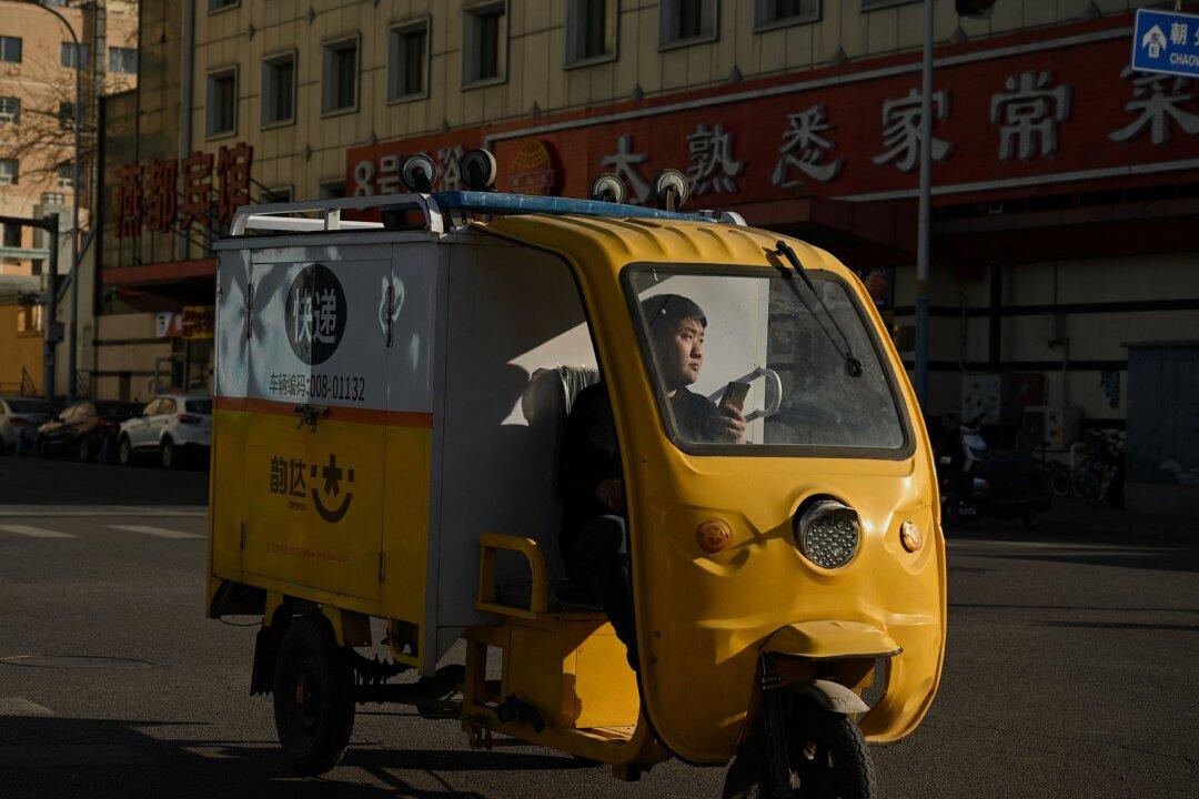 Canned-Gas Delivery Workers in Central China Hold Strike Over Industry Monopoly