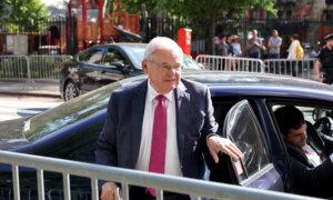 New Jersey Sen. Bob Menendez Files to Run as Independent