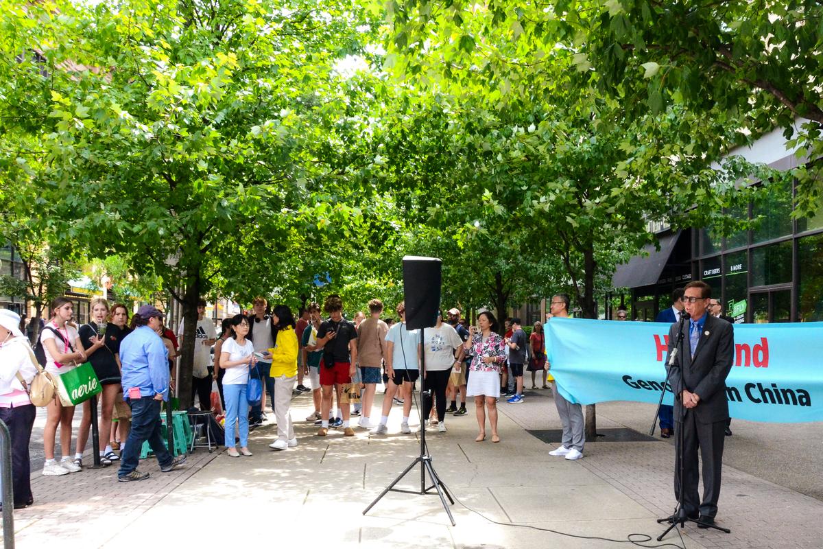 A rally was held outside the American Transplant Congress (ATC) 2024 in Philadelphia on June 2, 2024, calling for an end to forced organ harvesting in China. (Frank Liang/The Epoch Times)