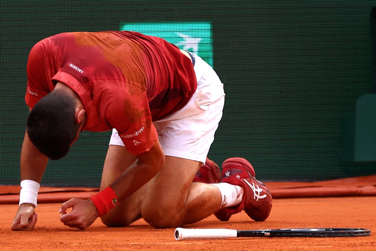 Knee Injury Forces Djokovic to Withdraw From French Open