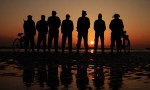 80 Years After D-Day, Handful of UK Veterans Return to France to Remember Fallen Comrades