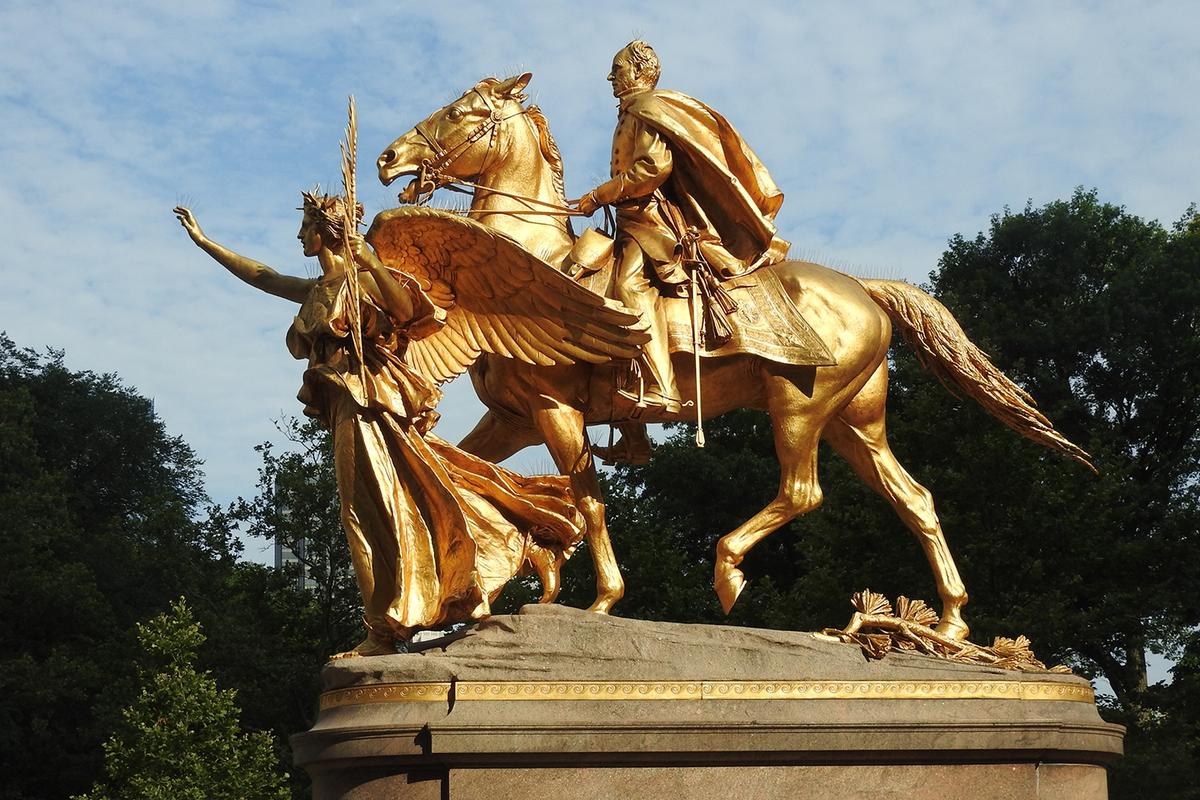The "Sherman Monument" was unveiled in 1903 in Manhattan’s Grand Army Plaza, at Fifth Avenue and 59th Street, where it remains today. (<a href="https://commons.wikimedia.org/wiki/File:Sherman_GAP_statue_golden_sun_jeh.jpg" target="_blank" rel="nofollow noopener">Jim.henderson</a>/<a href="https://creativecommons.org/licenses/by-sa/4.0/deed.en" target="_blank" rel="nofollow noopener">CC BY-SA 4.0</a>)