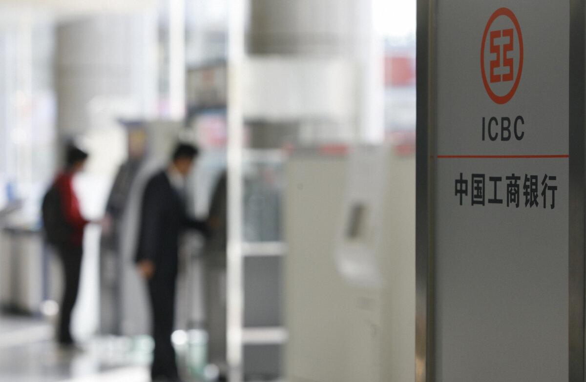 China’s Middle Class Struggles to Minimize Wealth Loss in Turbulent Economy