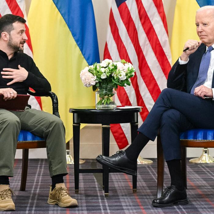 Biden Apologizes to Zelenskyy for Ukraine Aid Delay