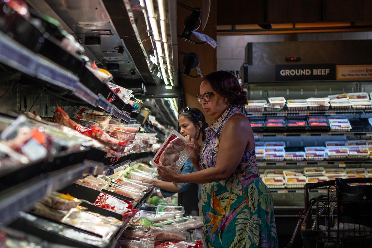 Trump Calls on Ranchers to Lower Beef Prices; Officials Reveal Plan to Rebuild Herd thumbnail