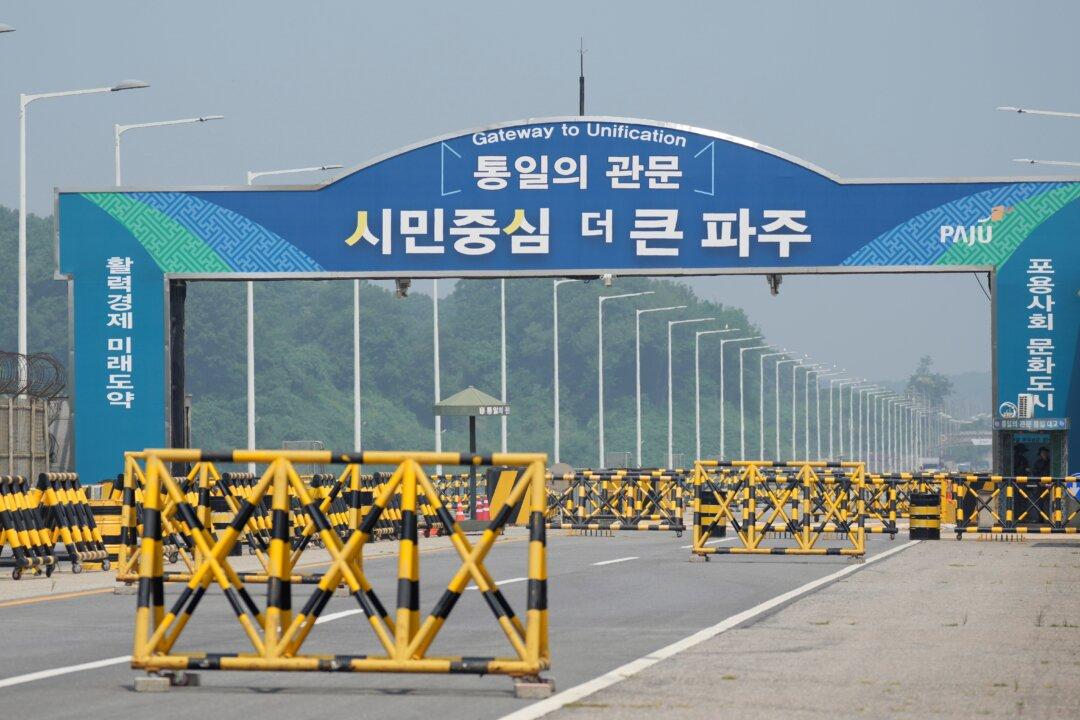 South Korean Troops Fire Warning Shots After North Korean Soldiers Briefly Crossed Land Border
