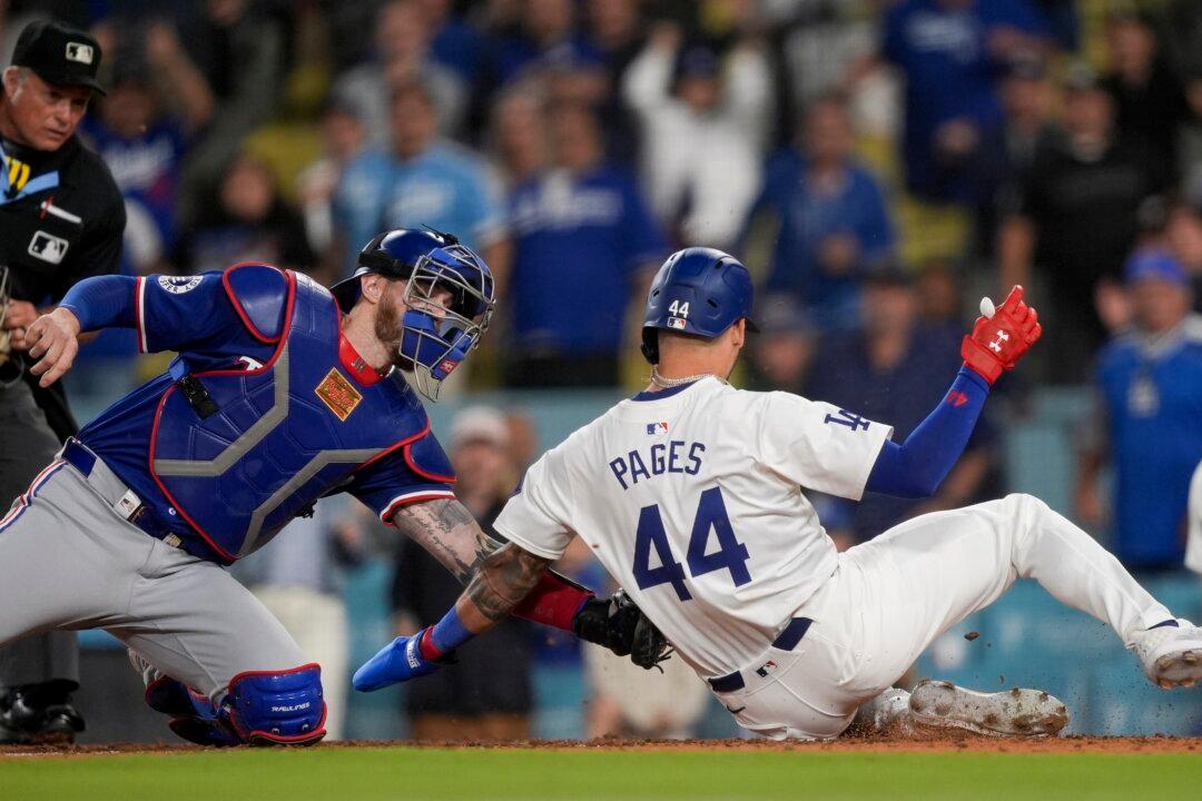 Rangers Win 3–2 With Seager’s 3-run Homer in Return to Dodger Stadium