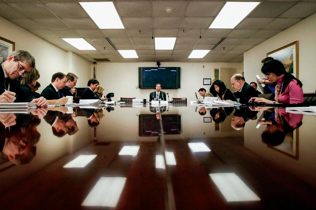 Federal Budget Deficit Increases by $38 Billion to $1.2 Trillion: Congressional Report