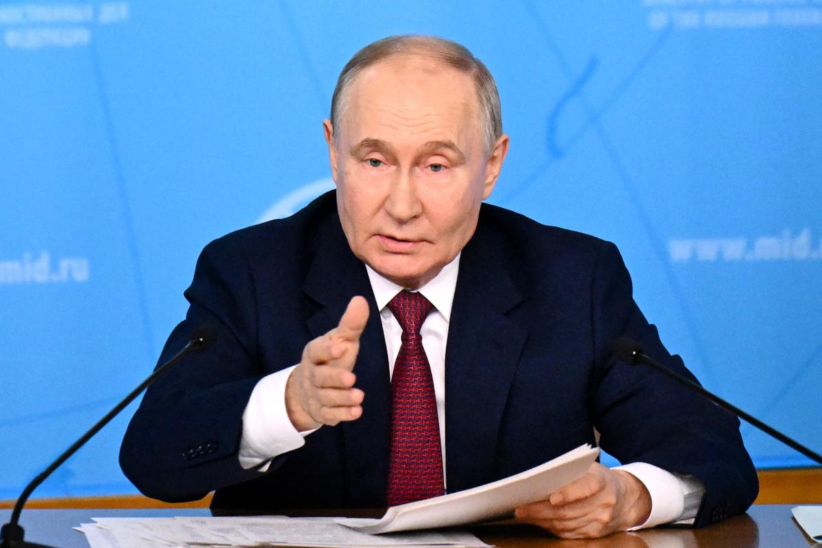 Putin Says Russia Will Keep Testing New Hypersonic Ballistic Missile in Combat thumbnail