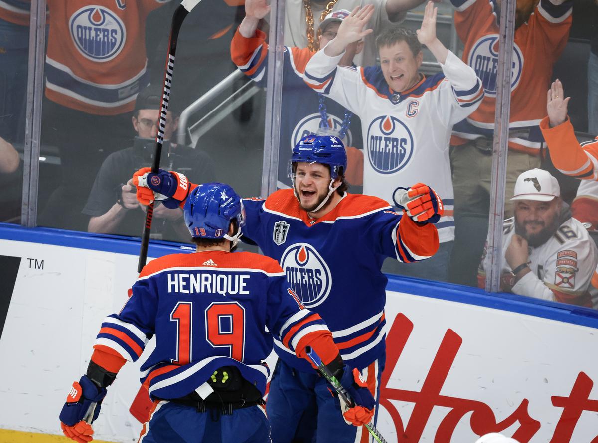 Oilers Rout Panthers 8–1 in Game 4 to Avoid Being Swept in Stanley Cup Final