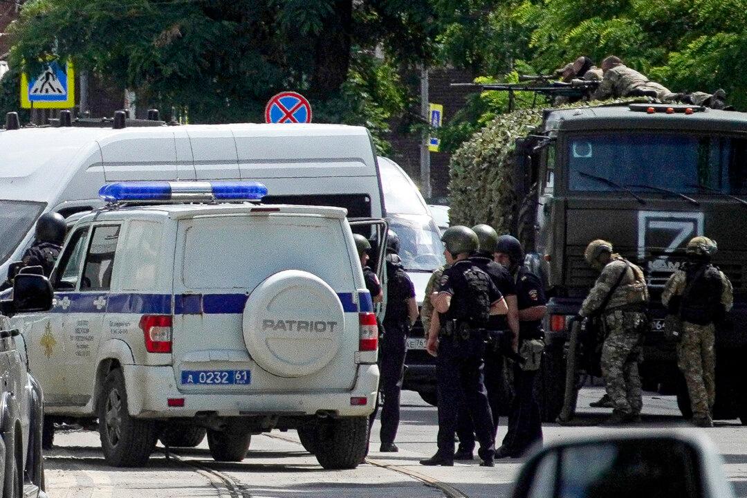 Russian Forces Storm Detention Facility to Rescue Staff Taken Hostage, Killing Hostage-Takers