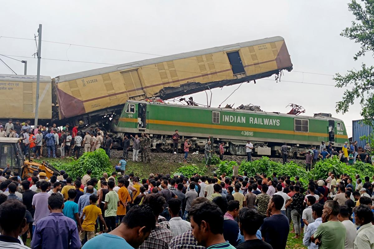 At Least 8 Dead After Trains Collided in Eastern India in Tourist Hotspot