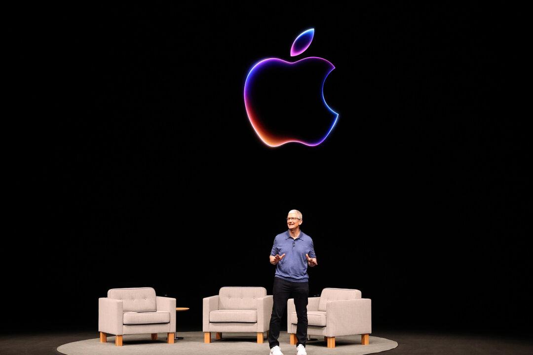 Apple Agrees to Abide by Biden Admin’s AI Safety Guidelines