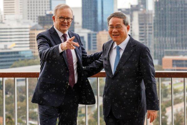 Australian Prime Minister Anthony Albanese (L) and CCP Premier Li Qiang leave after their visit to Kaarta Gar-up Lookout in Kings Park in Perth, Australia, on June 18, 2024. (Richard Wainwright/Pool/AFP via Getty Images)