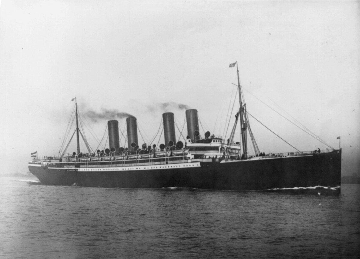 The German liner SS Kaiser Wilhelm der Grosse in 1897, full starboard view. (Public Domain)