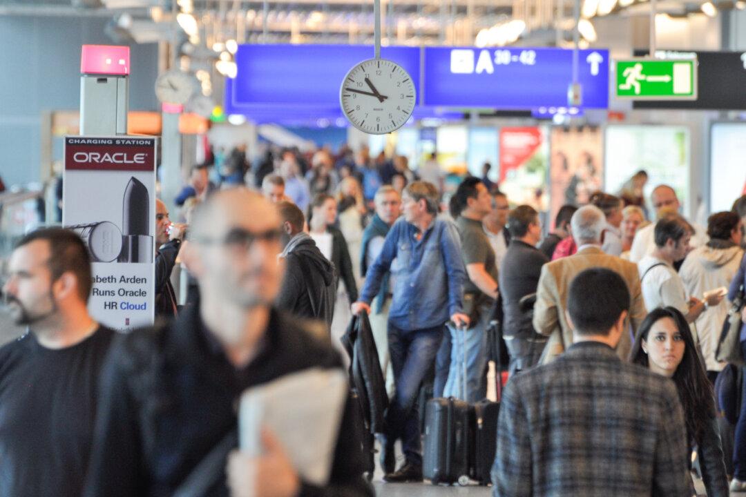 Ed Perkins on Travel: Do Frequent Flyer Programs Need Regulation?