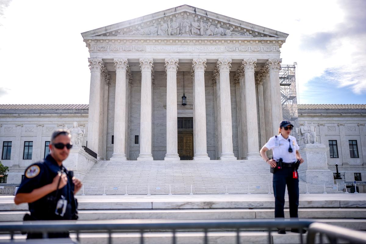 Trump Admin Asks Supreme Court to Revoke 530,000 Immigrants’ Temporary Status