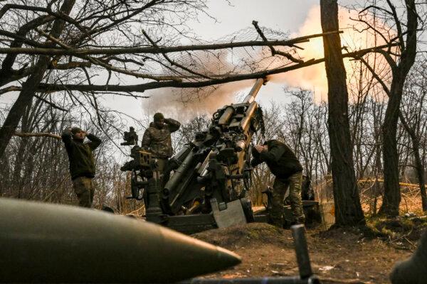 Ukrainian soldiers fire a M777 howitzer at Russian positions near Bakhmut, Ukraine, on March 17, 2023. (Aris Messinis/AFP via Getty Images)
