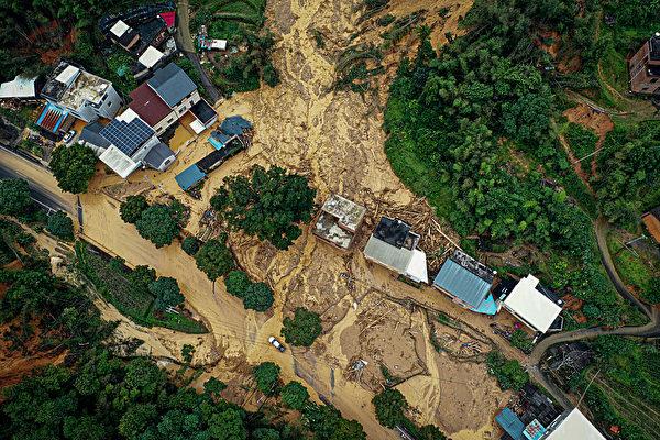 Southern China Devastated by Floods, Several People Missing as Homes Swept Away