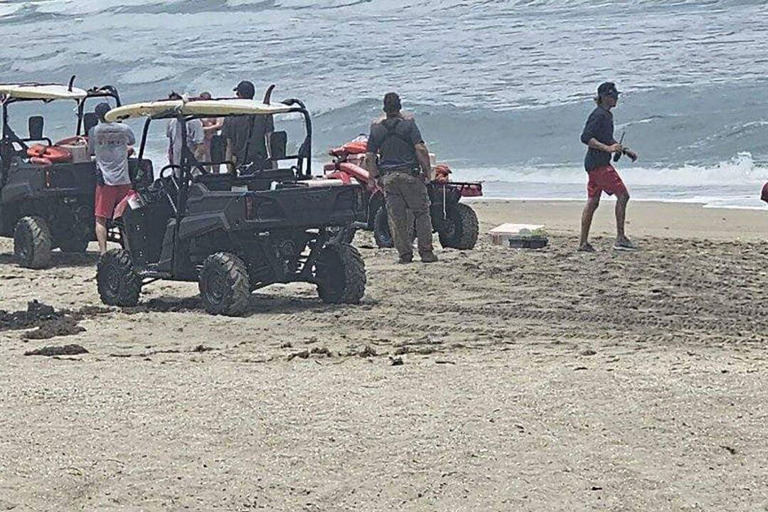 Pennsylvania Couple Drowns in Florida Rip Current While on Vacation With Their 6 Children