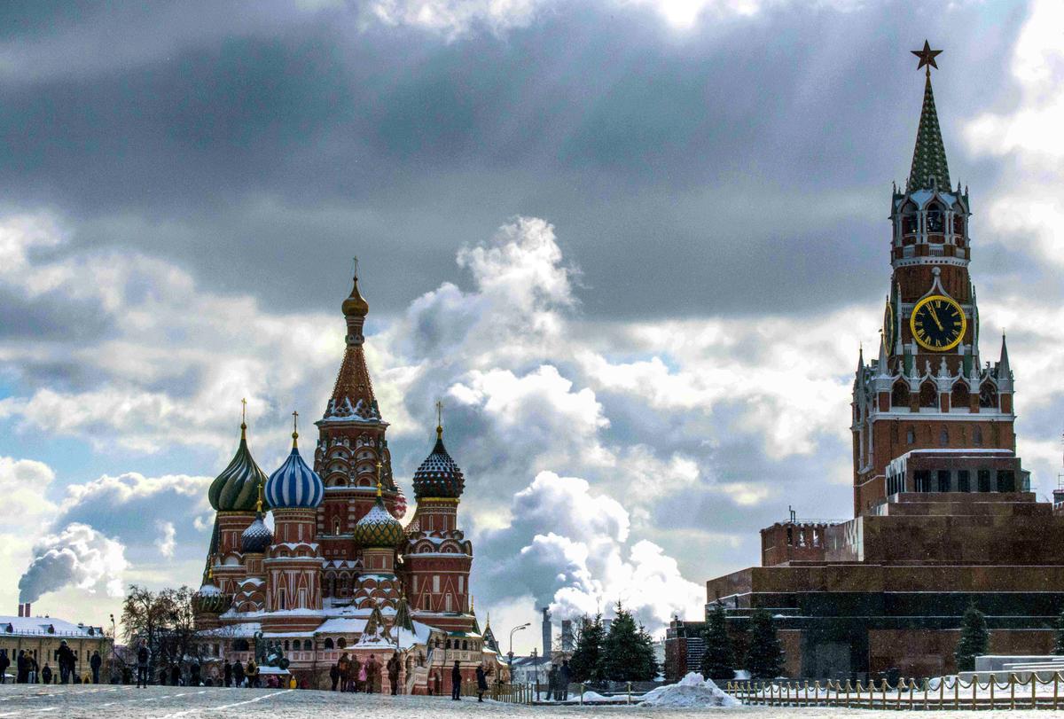 Kremlin Casts Doubt on Temporary Cease-fire Plan as US Negotiators Arrive in Moscow thumbnail